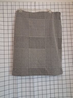 Premise Houndstooth Pencil Skirt - Black and White
